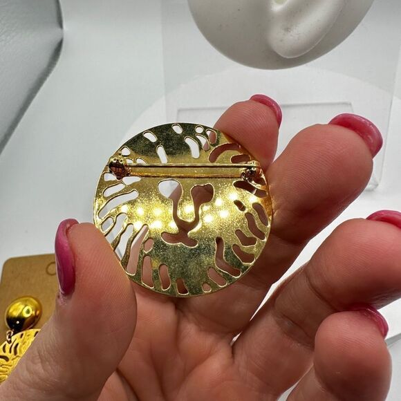 Vintage 1980s Anne Klein gold tone lion earring and brooch set! - Picture 4 of 11